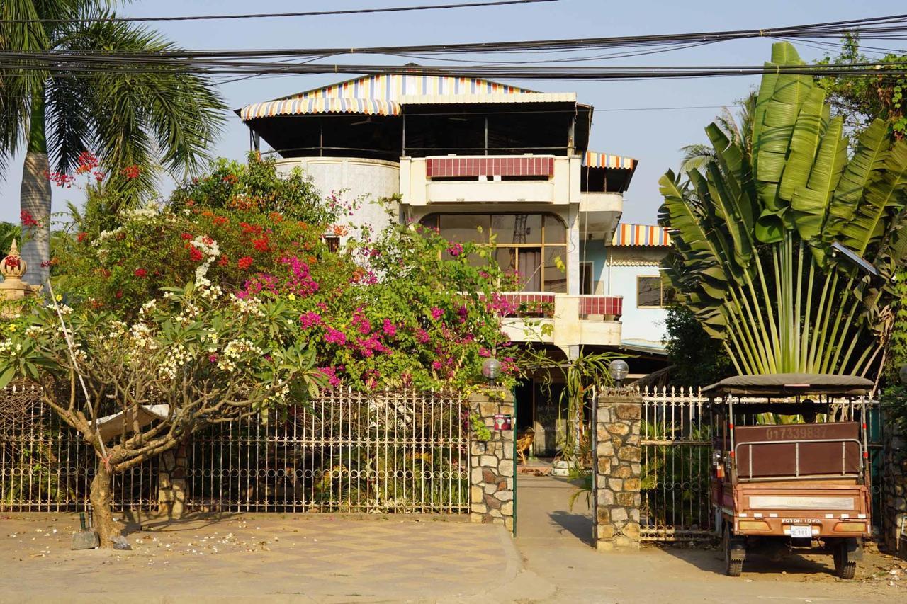 Here Be Dragons Hostel Battambang Luaran gambar