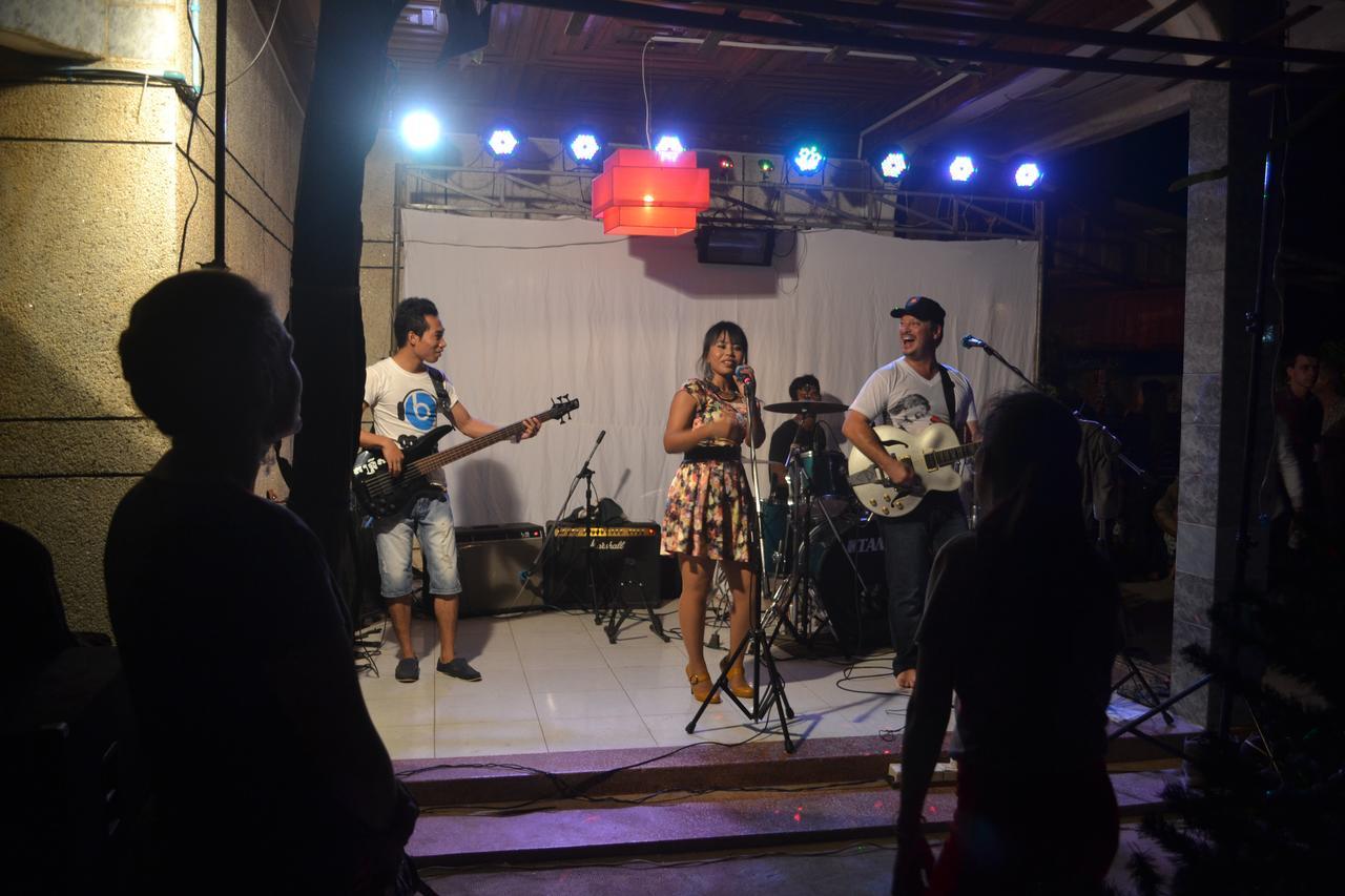 Here Be Dragons Hostel Battambang Luaran gambar