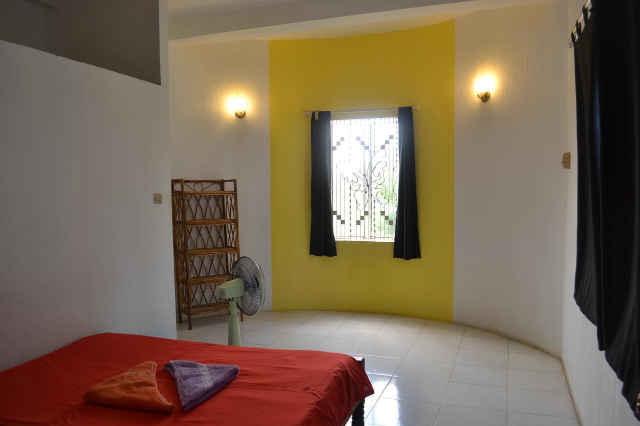 Here Be Dragons Hostel Battambang Luaran gambar