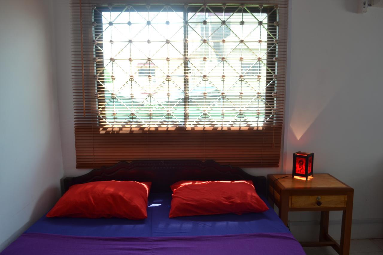 Here Be Dragons Hostel Battambang Luaran gambar