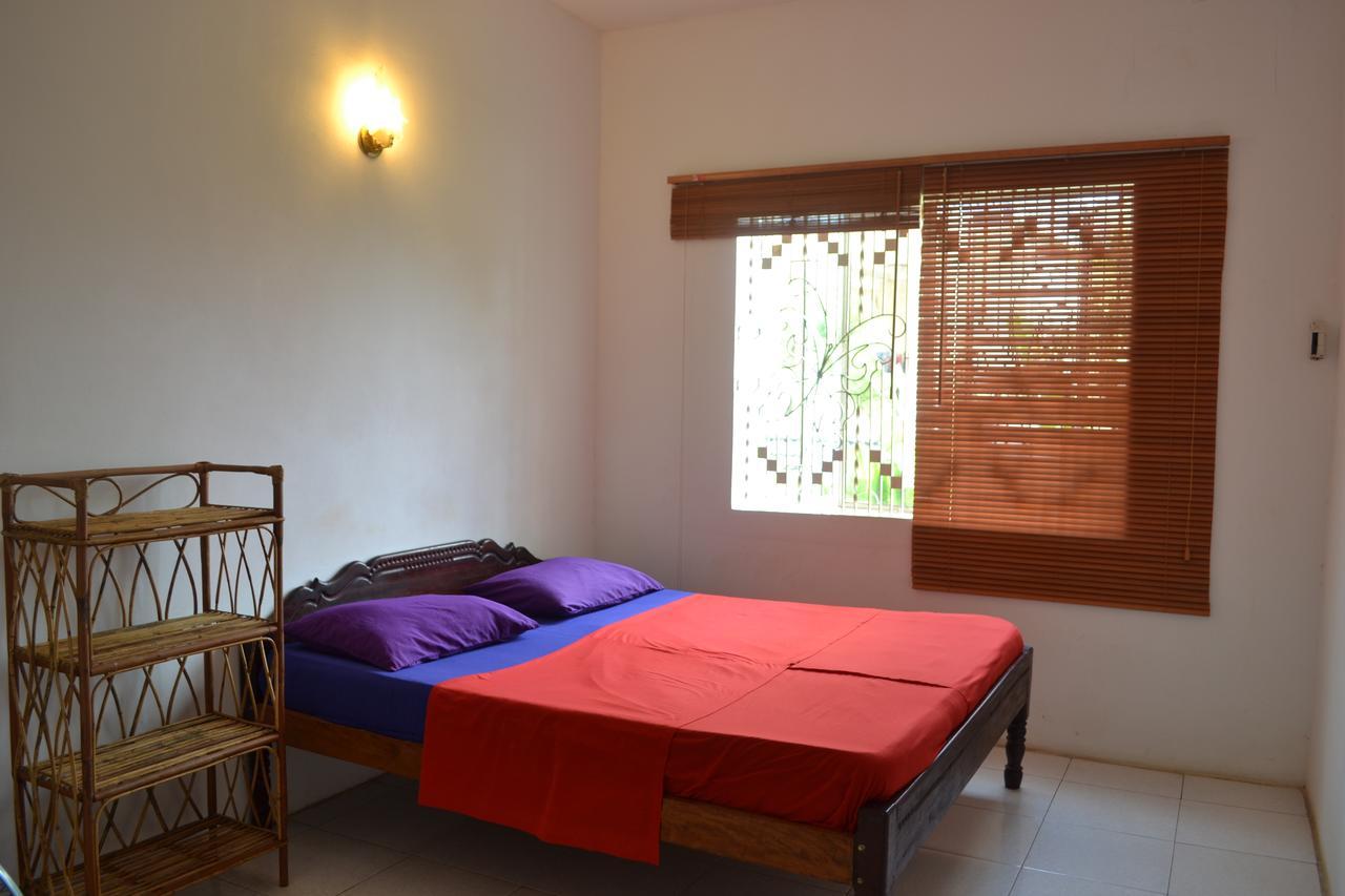 Here Be Dragons Hostel Battambang Luaran gambar