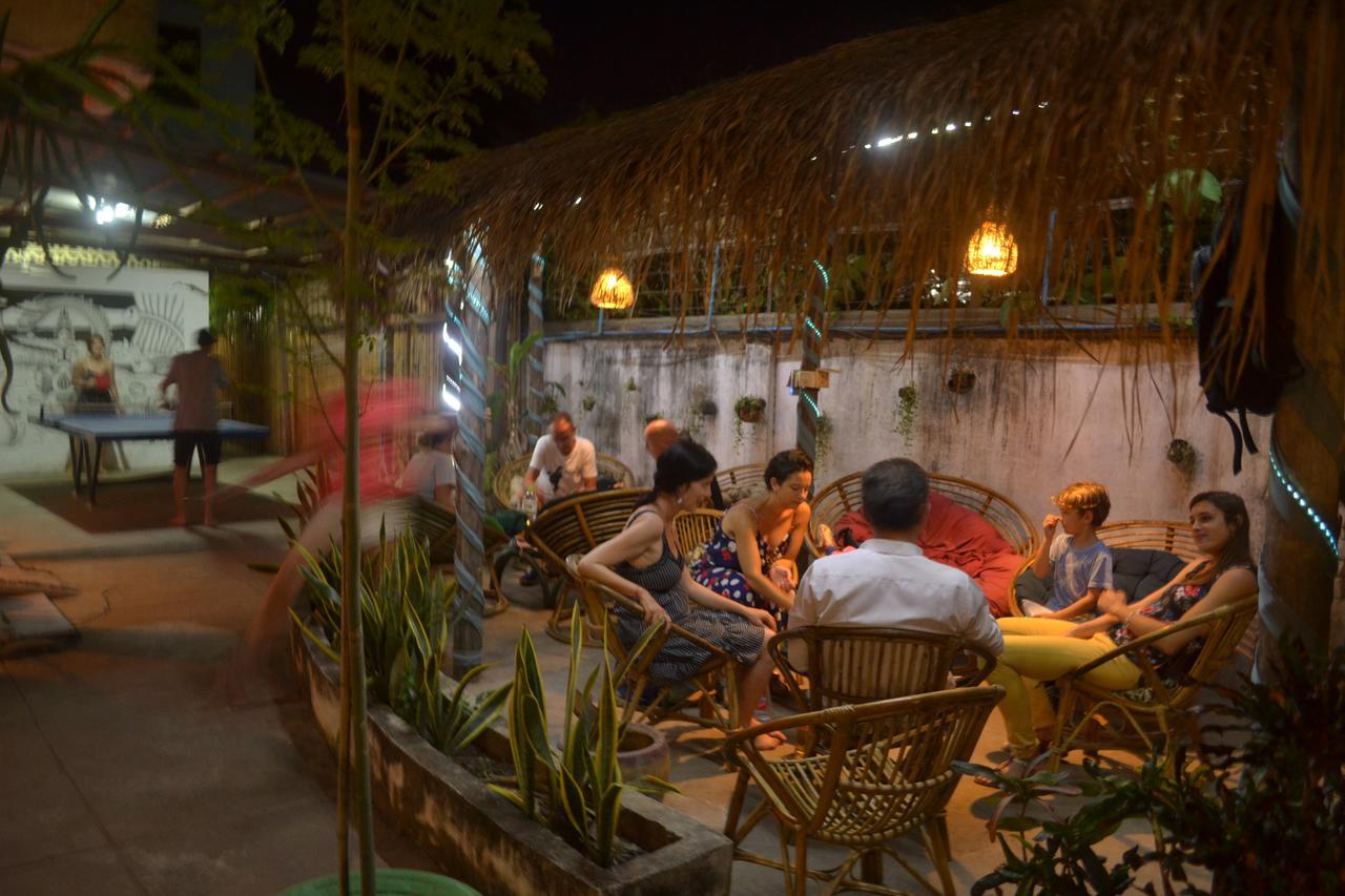 Here Be Dragons Hostel Battambang Luaran gambar
