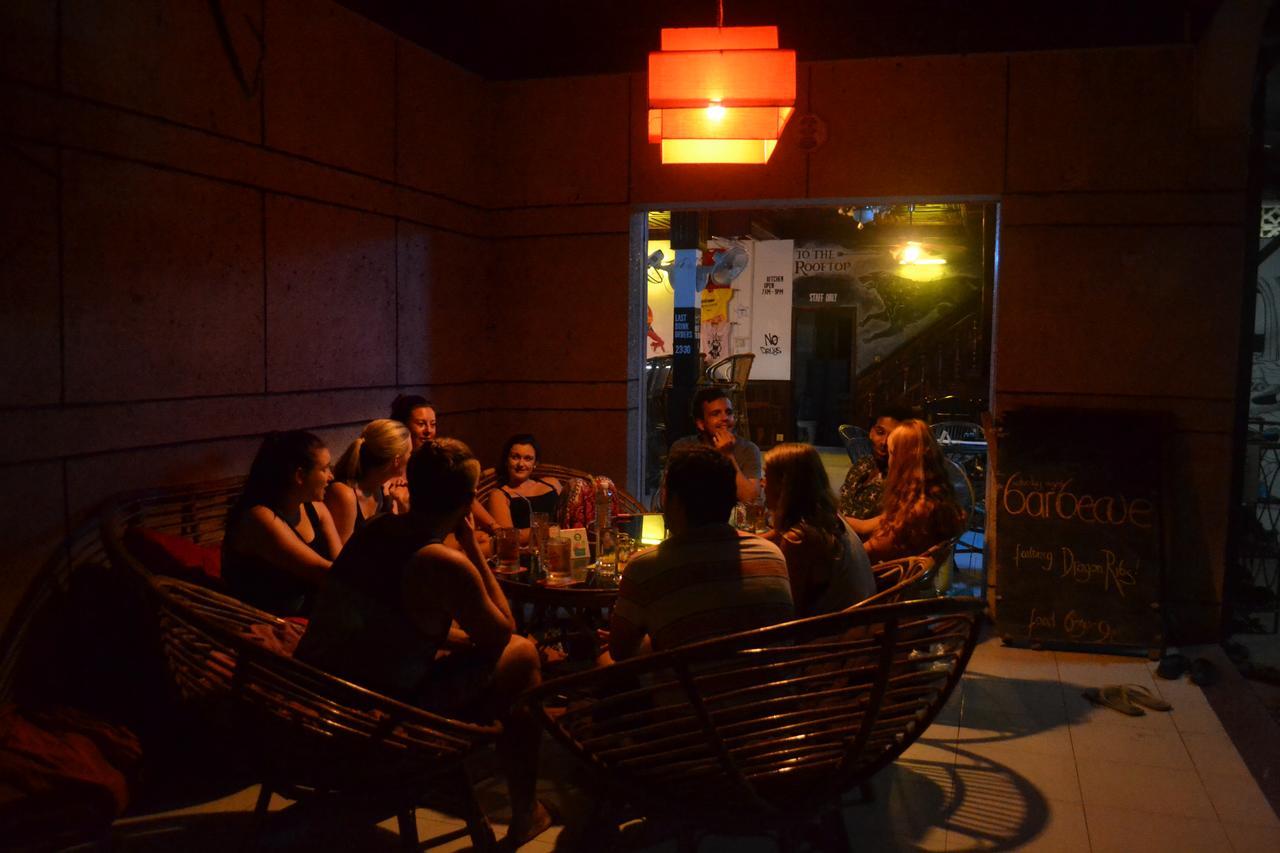 Here Be Dragons Hostel Battambang Luaran gambar
