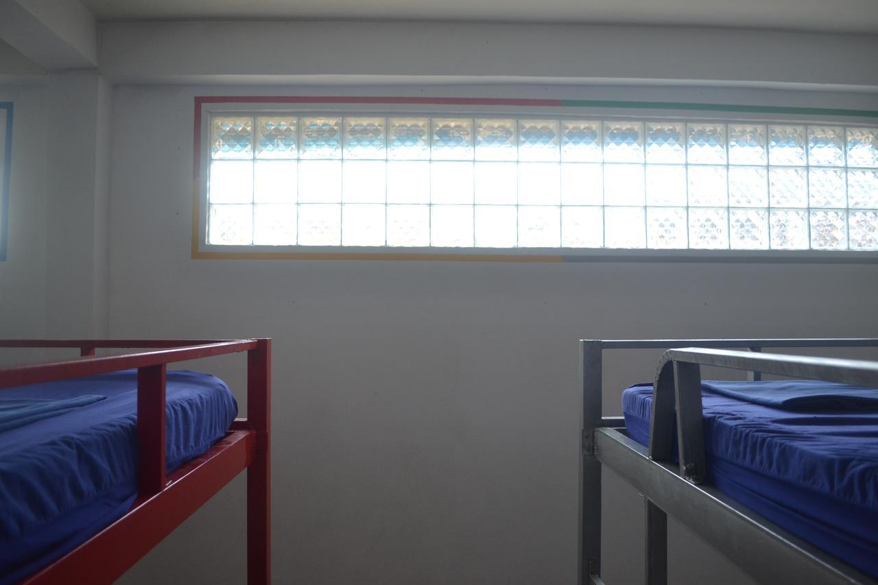 Here Be Dragons Hostel Battambang Luaran gambar