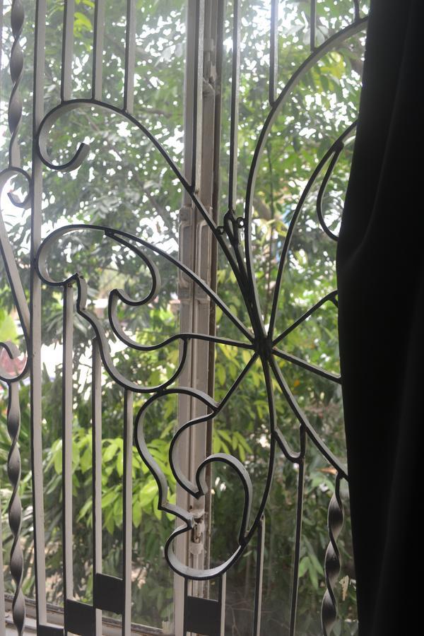 Here Be Dragons Hostel Battambang Luaran gambar